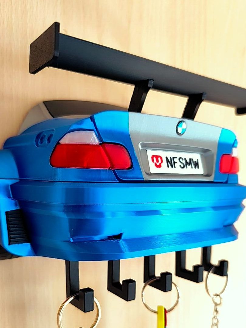 BMW M3 GTR blue 3D key hook close-up with keys and NFSMW plate