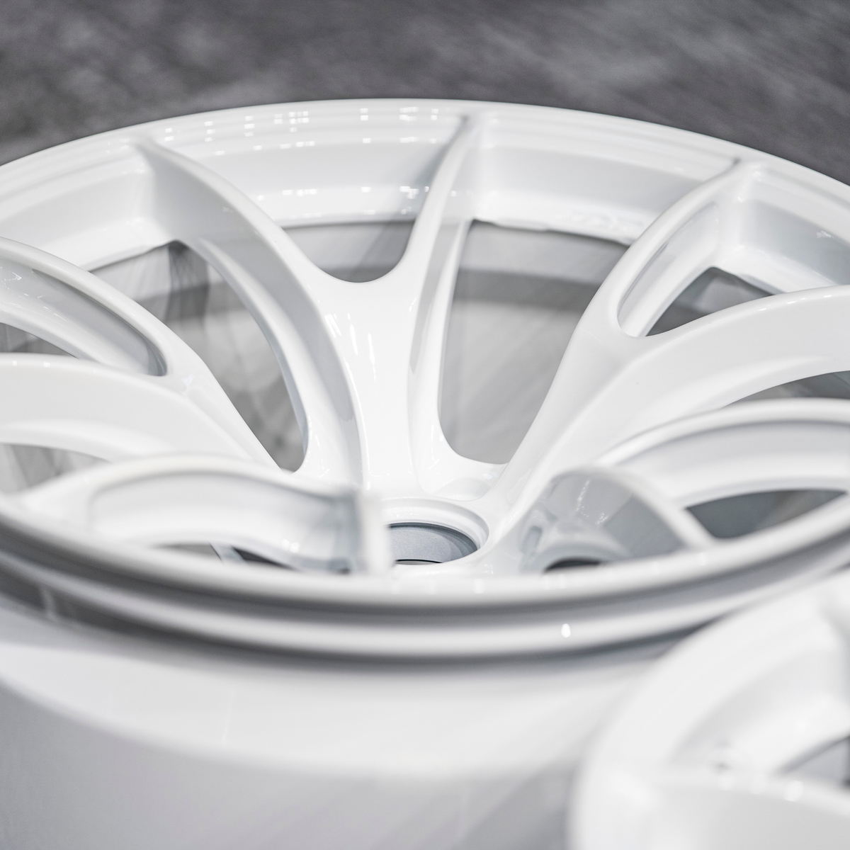 T6061 Forged Alloy Wheel – Split Multi-Spoke Performance Rim | Gloss White Finish